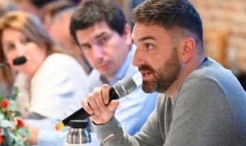 Enrique Estévez: "Argentina tiene que dejar atrás a personajes como Carrió si quiere un futuro diferente"