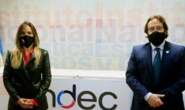 Malena Galmarini firmó un convenio con Marco Lavagna para trabajos conjuntos entre AySA y el INDEC