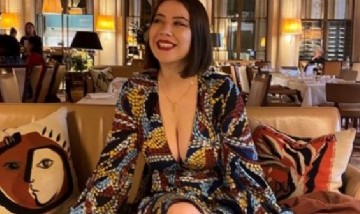 Escándalo por prohibirle a una mujer la entrada a un museo por llevar un vestido escotado