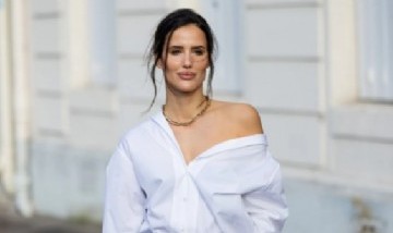 Aprendé a cómo tenés que maquillarte si te vestís con una camisa o blusa blanca