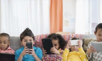 Salta y Neuquén prohíben el uso de celulares en las aulas tras las vacaciones