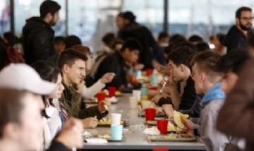 Comedor Universitario de la Universidad Nacional de La Plata: el turno noche ya está en marcha