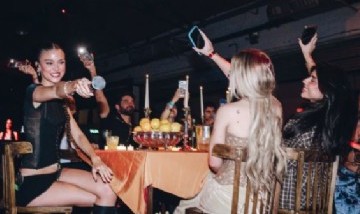 Olivia Wald cerró "Otra Que Arde" con Chiara Oliver, una canción inédita y un beso a Luchi Maidana