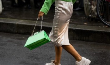 Vuelven las zapatillas con plataformas XL, ícono de los años 2000 que lucían las Spice Girls