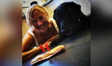 Lydia y Charly festejando su cumple desde Catalunya.