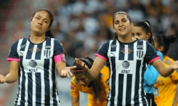 Las jugadoras del Monterrey recibieron una tablet por salir campeonas de la liga