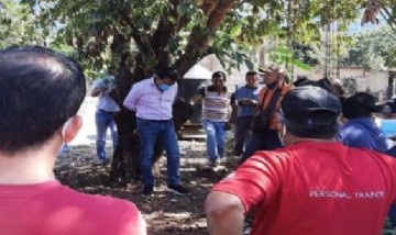 México: vecinos de Chiapas ataron a alcalde a un árbol por entregar obra en mal estado