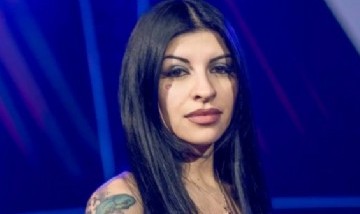 Una manicurista mostró cómo atendió a Cazzu y habló de un "trabajo de infidelidad" en sus uñas