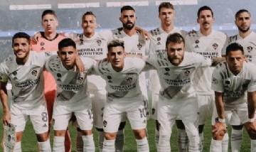 Equipo de la MLS despidió a uno de sus jugadores por comentarios racistas de su esposa