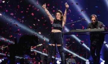 ¿Fue broma? Soledad Pastorutti se desplomó en pleno show y preocupó a sus fanáticos