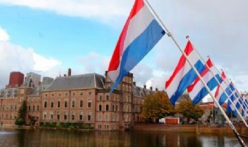 Países Bajos prohibió celulares en escuelas y reporta mejoras en atención y convivencia