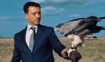 El "halcón" Rodrigo de Loredo lanzó su candidatura en Córdoba con un llamativo video