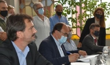 Galmarini estuvo en Saladillo y anunció la instalación de cajero automático en Del Carril