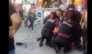 Policía de la ciudad ataca a vendedor senegalés
