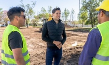 San Nicolás: Santiago Passaglia recorrió las obras en la plaza de Barrio Lanza