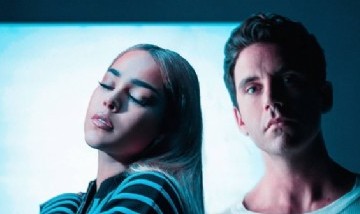 Danna Paola y MIKA presentaron "Me, Myself"