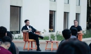 "Momo" Benavides se reunió con estudiantes en la Universidad de Pilar y habló sobre educación pública