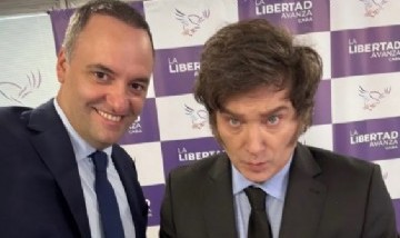 Una encuesta marca caída en la imagen de Milei y fuerte rechazo a Adorni con pedidos de renuncia