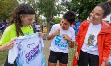 Mayra Mendoza y Eva Mieri participaron de la Carrera de Miguel en Quilmes con más de 1.500 corredores