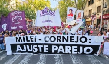 #8M en Mendoza: las mujeres marcharon y recibieron donaciones para comedores