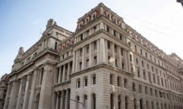 De los tres poderes al gobierno de los tres