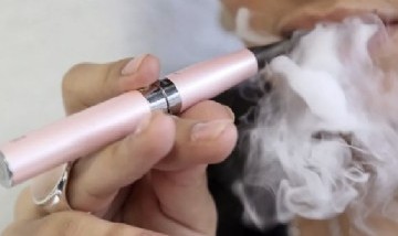 "Déjenlo": La reflexión desde un hospital de una consumidora de cigarrillos electrónicos