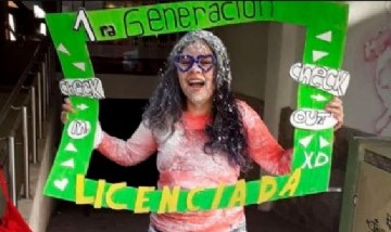 Superación: juntaba cartones con su familia y pasó a recibirse en Hotelería en la Universidad