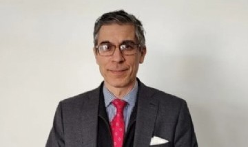 El insólito tuit de Agustín Etchebarne: pidió llevar birome para evitar "tinta que desaparece" y fue tendencia