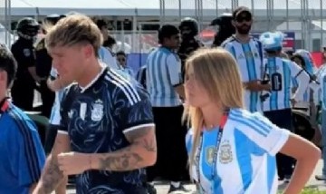 Ian Lucas se mostró junto a Renata Mónaco y confirmó su relación durante el debut de Argentina en el Mundial