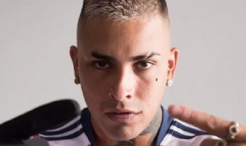 Callejero Fino, el rapero que se reinventó en prisión y ahora lleva el RKT al Movistar Arena