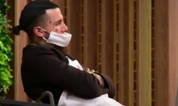 Polémica en MasterChef: Desde el balcón y en pleno programa, Alex Caniggia fue muy indiferente con sus compañeros