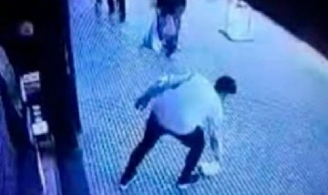 Video: La reacción de un joven que se encontró 70 mil pesos en la calle