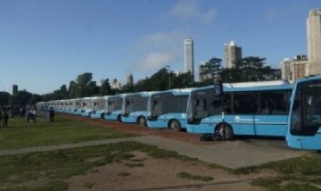 Presentan los primeros 44 colectivos cero kilómetro de un total de 130 que saldrán a la calle