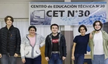 Mención de honor para alumnos de Cipolletti que diseñaron un satélite con una lata de gaseosa
