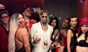 Vestida de diablita, Cazzu celebró sus 32 años con una fiesta íntima y una torta intervenida en vivo