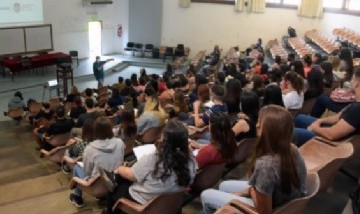 Bienvenidxs a la UNLP: comenzaron las charlas para ingresantes