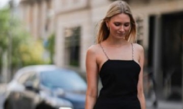 Como en los años 90, los vestidos de tiras resuelven las fiestas navideñas de 2024