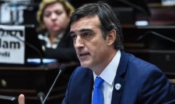 Esteban Bullrich calificó a Manuel Adorni de "corrupto" en medio de la polémica por su patrimonio