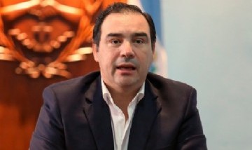 Valdés arremetió contra Ascúa con insultos y denuncias en el cierre de campaña