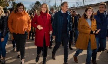 Galmarini, Massa, Katopodis y Fernández habilitaron una red cloacal para 15.000 personas en Moreno