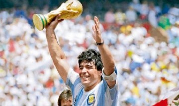 ¿Ya lo viste? El nuevo video viral de Diego Maradona cantando tango