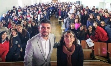 "Cantando historias" llegó al Colegio Belén y emocionó a más de 300 estudiantes