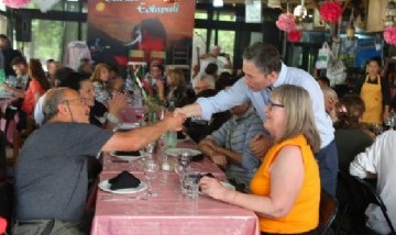 El intendente Fernando Gray homenajeó a canillitas de Esteban Echeverría