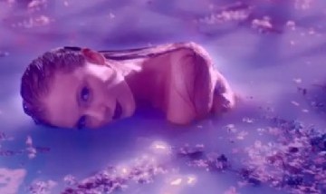 Taylor Swift inspiró un popular cóctel que es de color violeta y es viral en las redes sociales