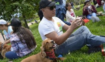 Kevin y su Cocker disfrutando la tarde Bogotá, Colombia.