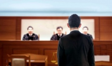 Abogado irá a juicio por no cumplir la cuarentena y "propagar el coronavirus"