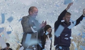 Otermín e Insaurralde cerraron la campaña en Lomas de Zamora con un acto multitudinario