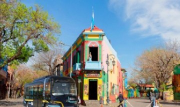 El eBus eléctrico amplió su recorrido y ahora conecta Retiro con Caminito durante fines de semana y feriados