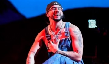 Bad Bunny asistió a las Fiestas de la Calle San Sebastián en Puerto Rico: el video