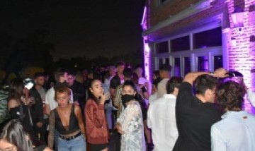 Sin ningún tipo de protocolo: Clausuraron una fiesta clandestina en Merlo con más de 600 personas